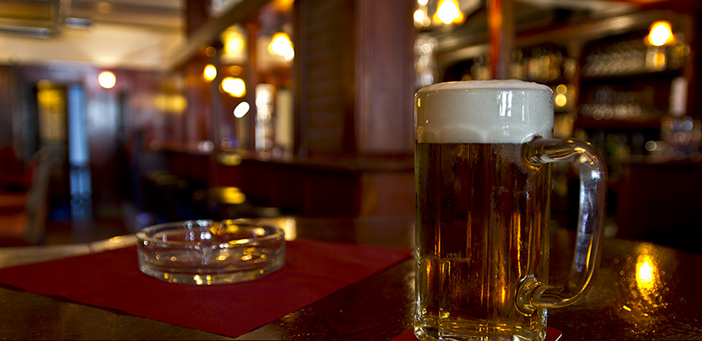 Ein kühles Bier bei einem gemütlichen Abend im Bonaparte